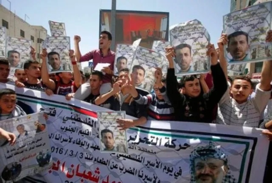 Palestinian prisoner transferred to solitary confinement by Israeli forces due to hunger strike