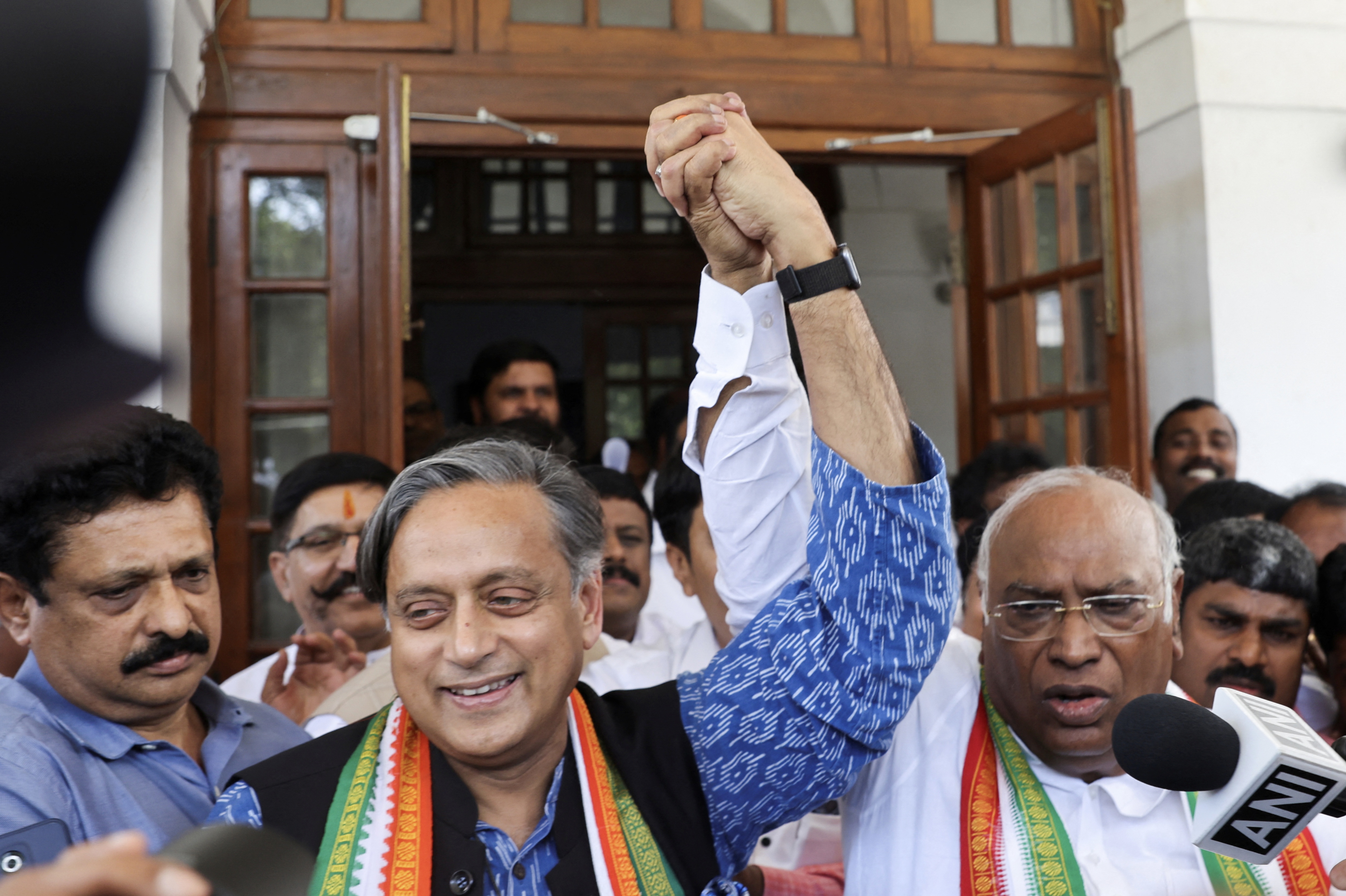 Kharge takes up the baton, Rahul Gandhi in suspense